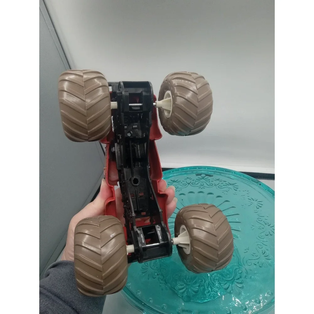 Spin Master Monster Jam Red Retro Grave Digger Pickup Truck 1:64